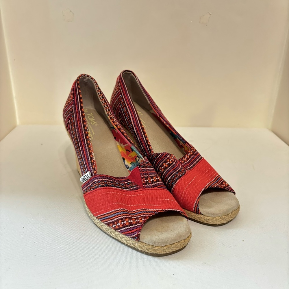 TOMS Calypso Aztec Open Peep Toe Wedge Heals Shoes Women’s 8 Red Canvas